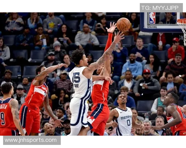 布兰登克拉克赛季首秀表现回顾6分3板1助1断5犯规引发关注